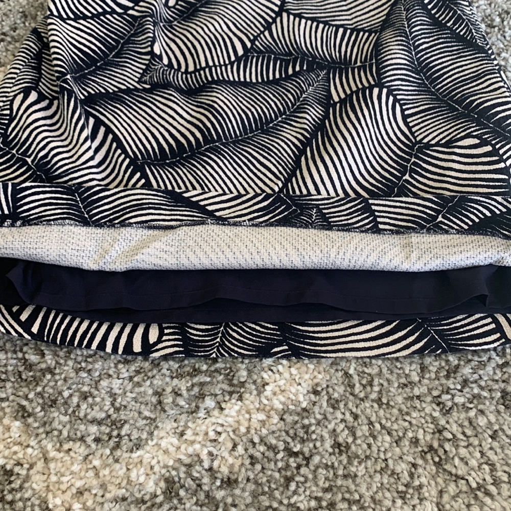 Ann Taylor navy and cream skirt size large - Picture 4 of 5